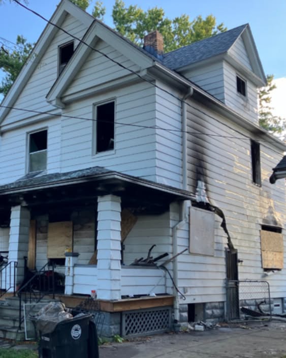 6 kids, 2 adults injured after jumping from 2nd floor to escape burning home, witnesses say