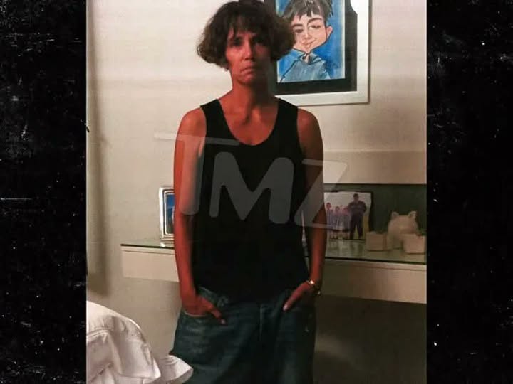halle berry 13 yr old son posted this picture of her claiming she’s crazy